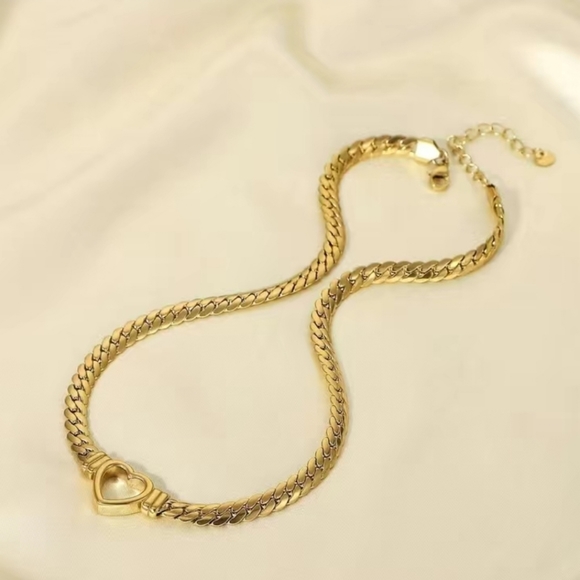 18kgp Stainless steel 2 pc set. Heart Necklace and Bracelet - Picture 4 of 7